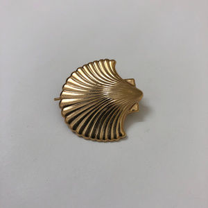 Gold Tone Shell Scarf Clip